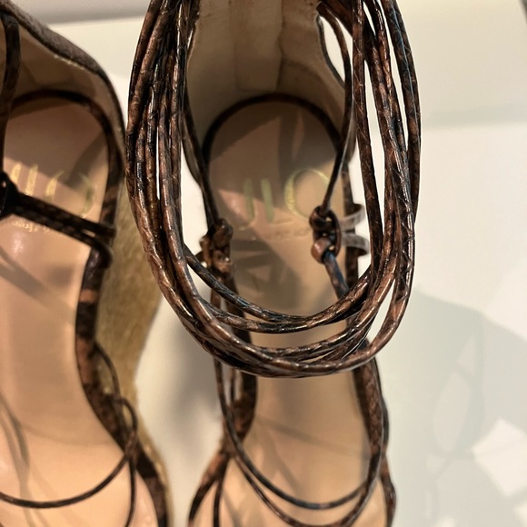 Jennifer Lopez wedges - Picture 4 of 10